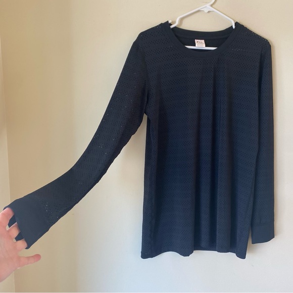 Zyia Active Chill Black Perforated Long Sleeve Crew Neck Activewear Top - Picture 2 of 6